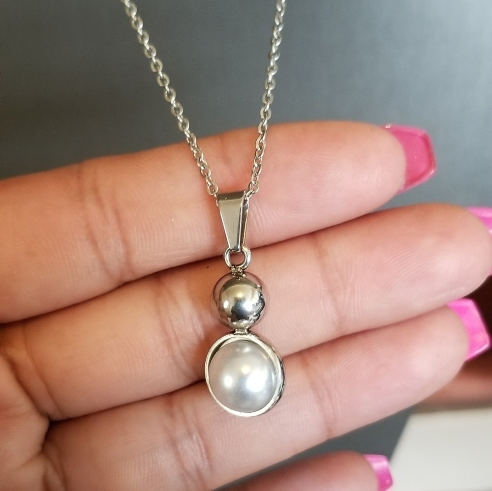 NECKLACE - Picture 2 of 4